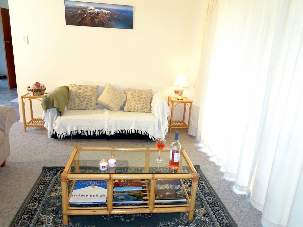 Smokebush Cottage - Holiday Home Exclusively Yours Turangi Bagian luar foto