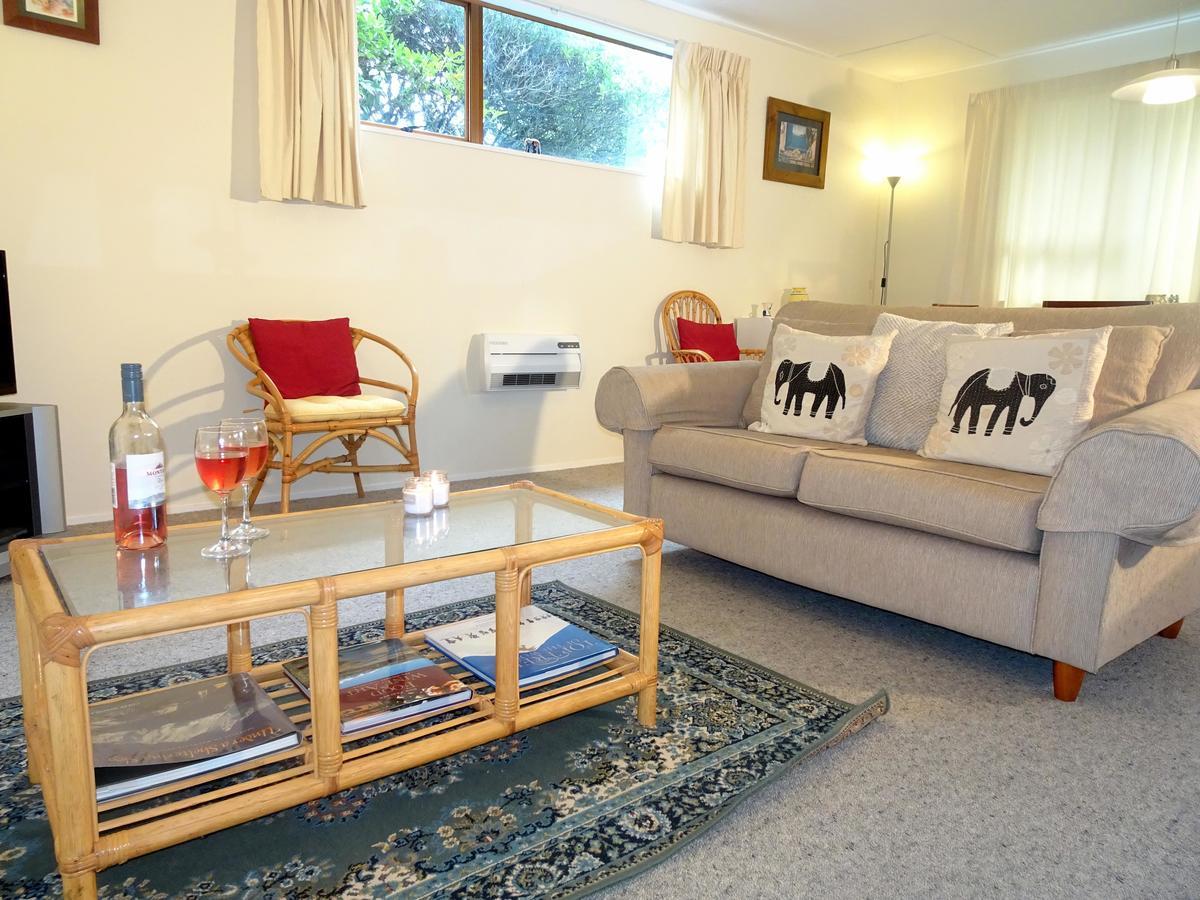 Smokebush Cottage - Holiday Home Exclusively Yours Turangi Bagian luar foto
